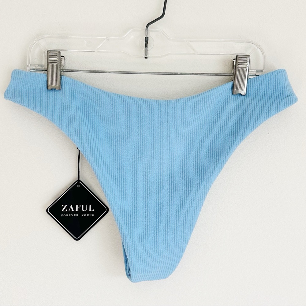 Zaful Women’s NWT Robin’s Egg Blue Knit Bikini Bottoms, size Medium